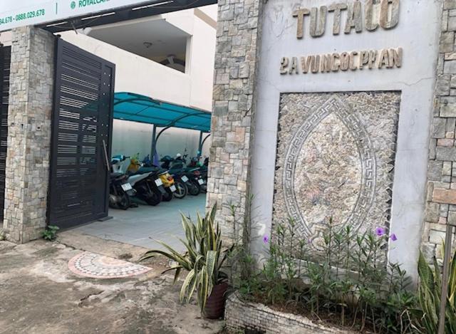 Tutaco Double With Airy & Spacious Balcony * TP. Hồ Chí Minh
